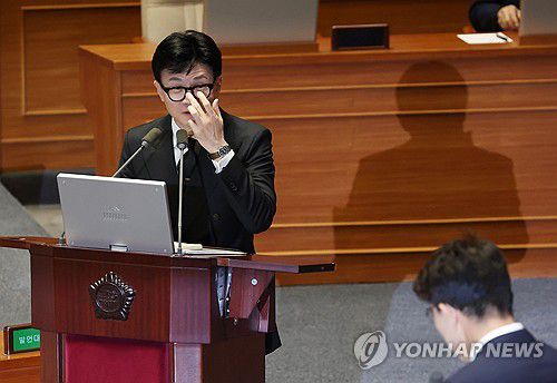 답변하는 한동훈 법무장관(서울=연합뉴스) 신준희 기자 = 한동훈 법무부 장관이 5일 국회에서 열린 본회의 대정부질문에서 의원 질의에 답변하고 있다. 2023.9.5 hama@yna.co.kr