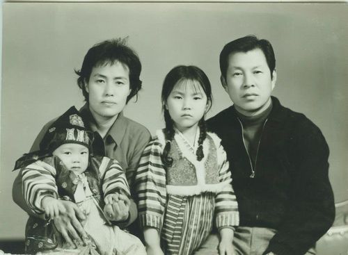 '더 하우스 오브 서'(The House of Suh) 앤드루 서 가족 사진 [앤드루 서 후원 페이스북 페이지 캡처. 재판매 및 DB 금지]