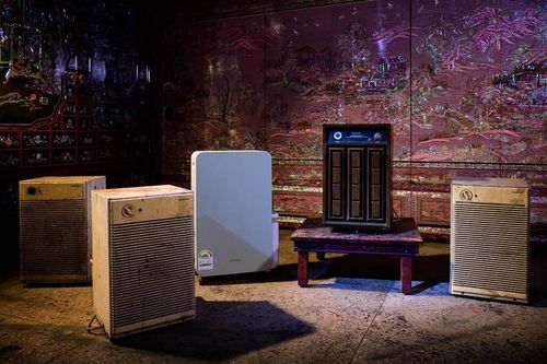 박만기 선생이 첫 제습기 이후 추가 구매한 삼성전자 제습기들. 가운데 흰색은 삼성전자가 선물한 2023년형 제습기 신제품.[삼성전자 제공]