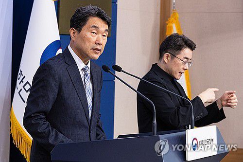 신속한 교권 보호 4대 입법 촉구 기자회견하는 이주호 부총리(서울=연합뉴스) 황광모 기자 = 이주호 부총리 겸 교육부 장관이 11일 오후 서울 종로구 정부서울청사 별관에서 교권 보호 4대 입법 촉구 기자회견을 하고 있다. 2023.9.11 hkmpooh@yna.co.kr