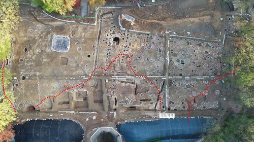 공주 공산성 남쪽 연못지 주변 대규모 성토대지[공주시 제공. 재판매 및 DB 금지]