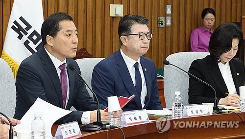 당정협의 발언하는 박대출 정책위의장(서울=연합뉴스) 한상균 기자 = 국민의힘 박대출 정책위의장이 12일 국회에서 열린 '교원 대상 무분별한 아동학대 신고에 대응한 아동학대처벌법 개정' 관련 당정협의회에서 발언하고 있다. 2023.9.12 xyz@yna.co.kr