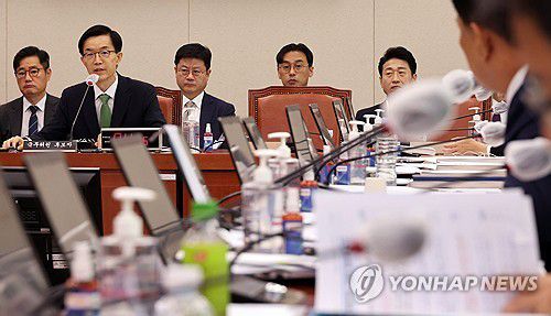 방문규 장관 후보자(서울=연합뉴스) 한상균 기자 = 방문규 산업통상자원부 장관 후보자가 13일 국회 산업통상자원중소벤처기업위원회에서 열린 인사청문회에서 답변하고 있다. 2023.9.13 xyz@yna.co.kr