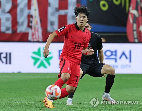 드리블 하는 이강인(대전=연합뉴스) 류영석 기자 = 20일 대전월드컵경기장에서 열린 축구 국가대표팀 평가전 한국과 엘살바도르의 경기.     이강인이 드리블을 하고 있다. 2023.6.20 ondol@yna.co.kr