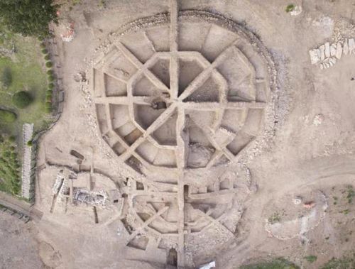 2019년 공개한 창녕 교동과 송현동 고분군 발굴 현장 위쪽 가운데가 39호분, 아래 왼쪽에서부터 62·38·63호분 모습 [문화재청 제공. 재판매 및 DB 금지]