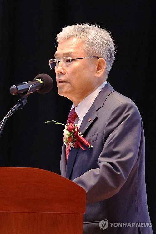 취임사하는 김동철 신임 한전 사장(나주=연합뉴스) 천정인 기자 = 20일 오전 전남 나주시 빛가람동 한국전력 본사에서 김동철 신임 사장이 취임사를 하고 있다. 2023.9.20 iny@yna.co.kr