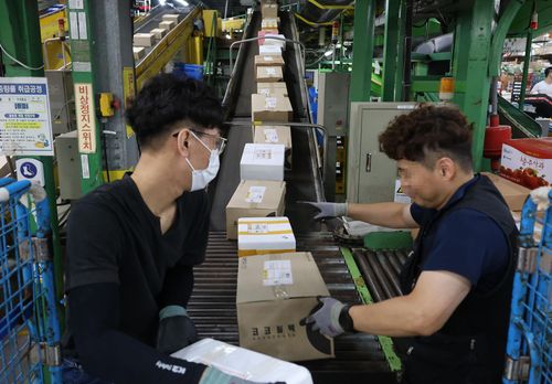 추석 택배 몰려드는 청주우편집중국촬영 이성민 기자