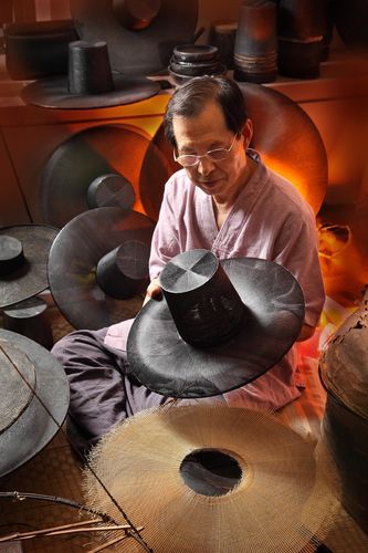 국가무형문화재 갓일 정춘모 보유자[문화재청 제공. 재판매 및 DB 금지]