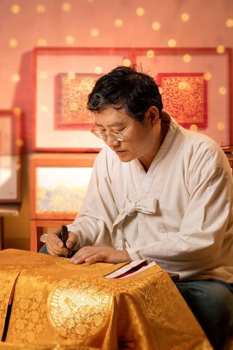 국가무형문화재 금박장 김기호 보유자[문화재청 제공. 재판매 및 DB 금지]
