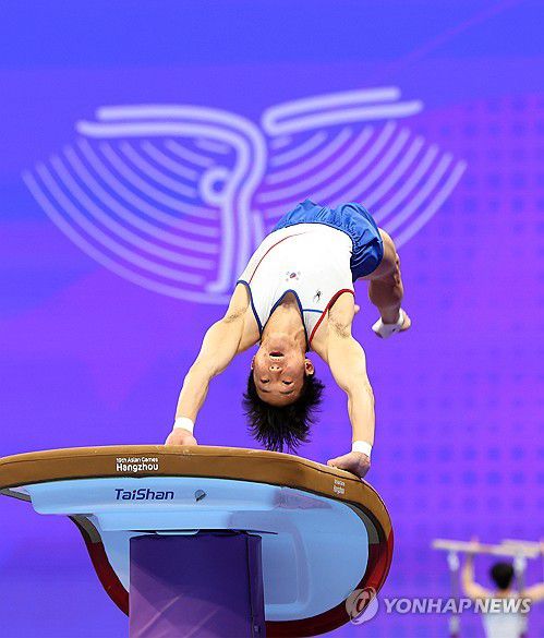 도마 훈련하는 신재환(항저우=연합뉴스) 이지은 기자 = 2022 항저우 아시안게임(AG) 개막을 이틀 앞두고 21일 황궁 스포츠센터 체조경기장에서 남자 체조 대표팀의 신재환이 도마 훈련을 하고 있다. 2023.9.21 jieunlee@yna.co.kr