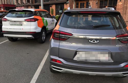 러시아 시내 나란히 주차된 중국차들[촬영 최인영]