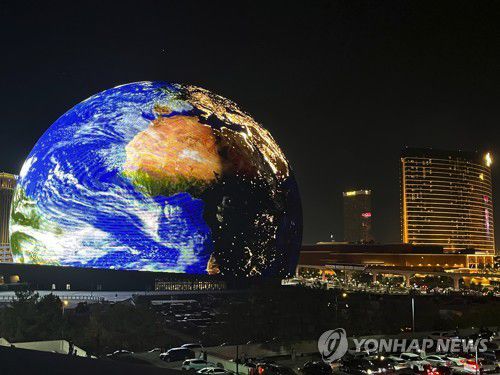 미 라스베이거스에 건립된 구형 공연장 스피어 외부 전경 [라스베이거스 리뷰-저널/AP 연합뉴스 자료사진. 재판매 및 DB 금지]