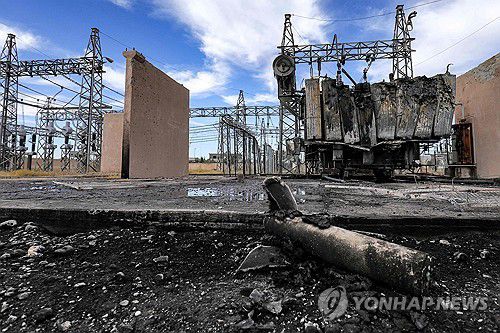 튀르키예 공습으로 파괴된 시리아 북서부 전력시설[AFP 연합뉴스. 재판매 및 DB 금지]