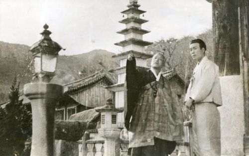 영화 성불사 장면[한국영상자료원 한국영화데이터베이스, 재판매 및 DB금지]