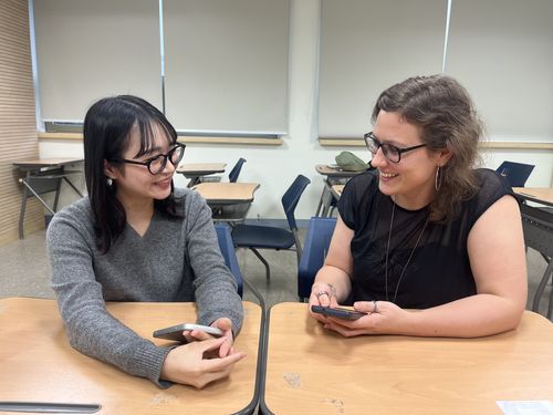 한국외대 통번역과정 수강생 다카하시 스즈(21·왼쪽)와 마리나 잘(32·오른쪽)(서울=연합뉴스) 김정진 기자 = 한국외대 한국어문화교육원에서 7급 통번역과정을 수강하는 다카하시 스즈(21)와 마리나 잘(32)이 지난 6일 서울 동대문구 한국외대 서울캠퍼스에서 연합뉴스와 인터뷰하고 있다.   2023.10.6 stopn@yna.co.kr