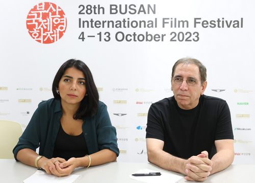 부산국제영화제 참가한 마흐말바프 부녀(부산=연합뉴스) 이재희 기자 = 부산국제영화제에 참가한 모흐센 마흐말바프, 하나 마흐말바프 감독 부녀가 지난 6일 오전 부산 해운대구 영화의전당에서 연합뉴스와 인터뷰를 하고 있다. 2023.10.9