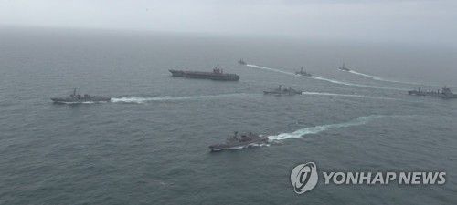 한미일 해상 훈련(서울=연합뉴스) 한미 해군과 일본 해상자위대 함정이 지난 4월 4일 제주남방 공해상에서 해상훈련을 하고 있다. 2023.4.4 [해군 제공. 재판매 및 DB 금지] photo@yna.co.kr