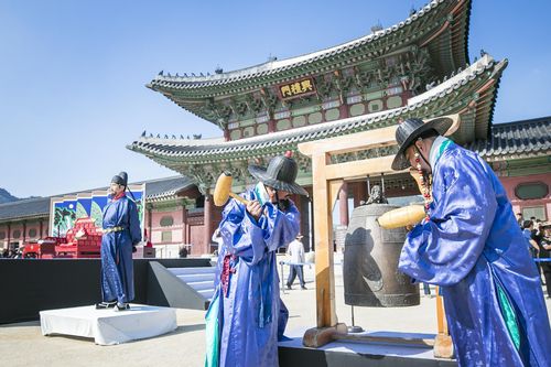 첩종을 타종하는 모습[문화재청 제공. 재판매 및 DB 금지]