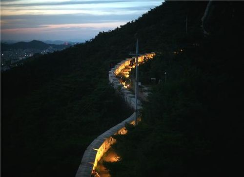 야간 인왕산 탐방로 [서울시 제공. 재판매 및 DB 금지]