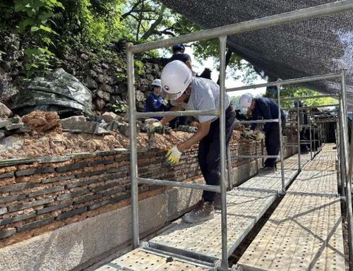 담장 보수 공사 모습 [문화재청 제공. 재판매 및 DB 금지]