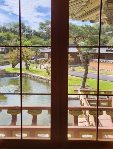 객실 '부용정'에서 본 연못[도광환 기자 촬영]