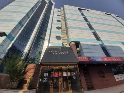 팩토리아울렛 1호로 전환된 뉴코아아울렛 광명점촬영 성혜미