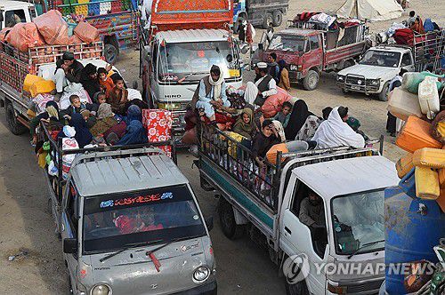 파키스탄 차만지역 검문소 통해 귀국하는 아프간인들[AFP 연합뉴스 자료사진. 재판매 및 DB 금지]