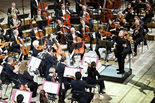 뮌헨 필 지휘하는 정명훈(뮌헨=연합뉴스) 이율 특파원 = 세계적인 지휘자 정명훈이 뮌헨 필하모닉을 지휘하고 있다. [토비아스 하제. 뮌헨 필 제공=연합뉴스] 2023.11.17