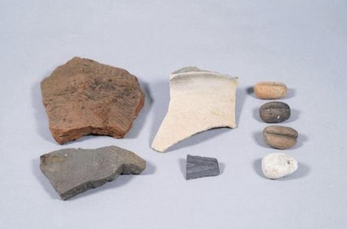 선유도 해역에서 발굴한 간돌검, 기와, 토기, 어망추[국립해양문화재연구소 제공. 재판매 및 DB 금지]