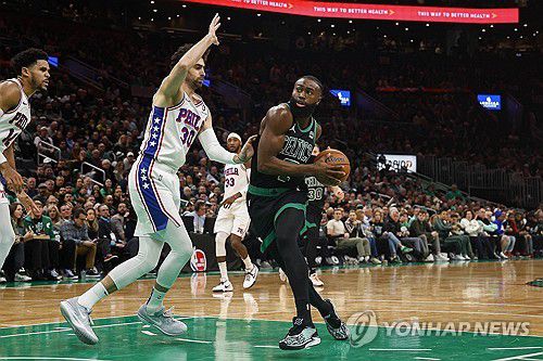 보스턴의 제일런 브라운(오른쪽)[USA투데이=연합뉴스]