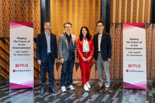 왼쪽부터 넷플릭스 아시아 태평양 사업 개발 부문 부사장 토니 자메츠코프스키, LG전자 VS사업본부장 은석현 부사장, 넷플릭스 사업 개발 부문 글로벌 총괄 마리아 페레라스, LG전자 HE플랫폼사업담당 조병하 전무.[LG전자 제공]