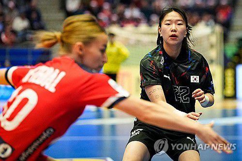 노르웨이 전에서 공격을 시도하는 우빛나[AFP=연합뉴스]