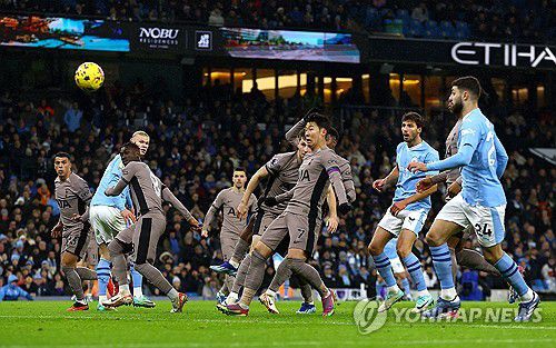 손흥민의 자책골 장면[로이터=연합뉴스]