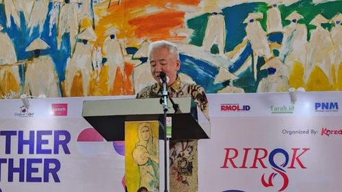 한국·인도네시아 수교 50주년 기념 세미나5일(현지시간) 자카르타에서 인도네시아 민영통신사 RMOL 주최로 열린 한국·인도네시아 수교 50주년 기념 세미나에서 이상덕 주인도네시아 한국 대사가 기조연설을 하고 있다. 2023.12.5. photo@yna.co.kr [주인도네시아 한국 대사관 제공. 재판매 및 DB 금지]