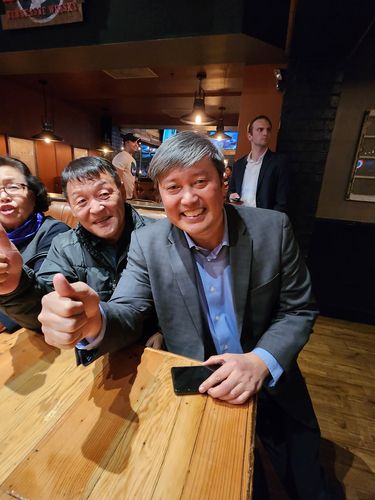 美 조지아주 첫 아시아계 시장에 한인 존 박 시의원 당선(애틀랜타=연합뉴스) 이종원 통신원 = 지난 5일(현지시간) 미국 조지아주 브룩헤이븐시 시장 선거 결선 투표에서 한국계 미국인 존 박(한국명 박현종) 브룩헤이븐시 전 시의원이 아시아계로는 처음으로 시장에 당선됐다. 박 당선인(왼쪽 네번째)이 지지자들과 함께 기뻐하고 있다.