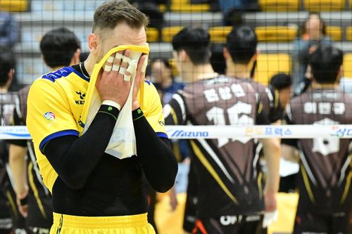 승리 후 눈물 흘리는 비예나[한국배구연맹 제공. 재배포 및 DB 금지]