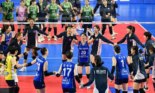 승리한 IBK기업은행 선수들[한국배구연맹 제공. 재배포 및 DB 금지]