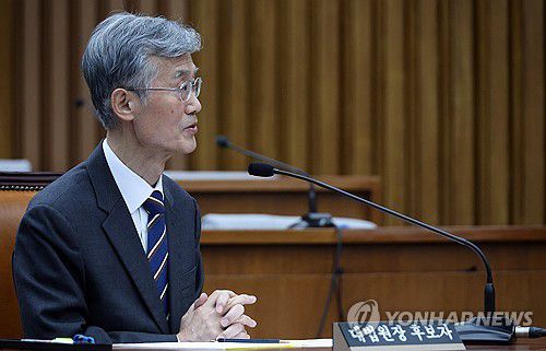 조희대 대법원장 후보자 인사청문회(서울=연합뉴스) 한상균 기자 = 조희대 대법원장 후보자가 6일 국회에서 열린 인사청문회에서 답변하고 있다. 2023.12.6 xyz@yna.co.kr