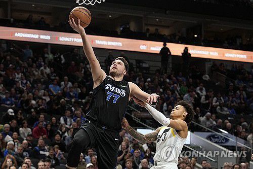 레이업하는 돈치치[AP=연합뉴스]