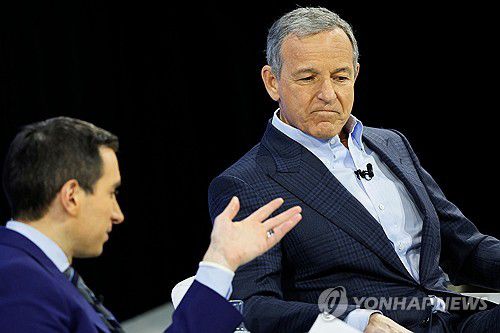 NYT '딜북 서밋' 참석한 밥 아이거 디즈니 CEO[AFP 연합뉴스 자료사진. 재판매 및 DB 금지]