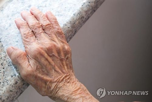 노인 손[게티이미지뱅크 제공]
