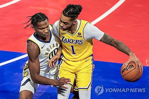 디안델로 러셀 막아서는 매서린[EPA=연합뉴스]