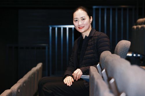 포즈 취하는 홍연지 서울시무용단 부수석(서울=연합뉴스) 진연수 기자 = 홍연지 서울시무용단 부수석이 지난 14일 서울 종로구 세종문화회관 S씨어터에서 인터뷰에 앞서 포즈를 취하고 있다. 2023.12.15   jin90@yna.co.kr