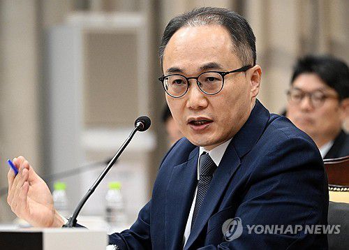 답변하는 이원석 검찰총장(서울=연합뉴스) 이원석 검찰총장이 지난 10월 23일 서울 서초구 대검찰청에서 열린 국회 법제사법위원회의 대검찰청 국정감사에서 의원들의 질의에 답하고 있는 모습 [연합뉴스 자료사진]