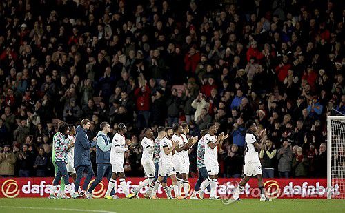 루턴 타운-본머스전, 의료 사고로 중단[PA via AP=연합뉴스]