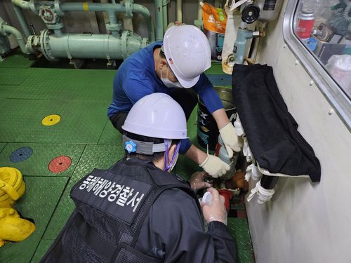 동해해경, 선박 점검[동해해경 제공. 재판매 및 DB 금지]