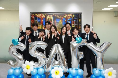 SSAFY 부울경 캠퍼스(서울=연합뉴스) '삼성청년소프트웨어(SW)아카데미'(SSAFY) 부울경 캠퍼스 9기 교육생들이 수료식을 앞두고 기념 촬영을 하고 있다. 2023.12.19. [삼성전자 제공. 재판매 및 DB 금지]