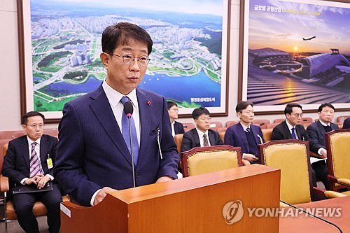 모두 발언하는 박상우 국토교통부 장관 후보자(서울=연합뉴스) 이정훈 기자 = 박상우 국토교통부 장관 후보자가 20일 오전 국회에서 열린 인사청문회에서 모두 발언을 하고 있다. 2023.12.20 uwg806@yna.co.kr