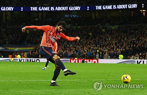 만회골 넣는 에버턴의 안드레 고메스[로이터=연합뉴스]