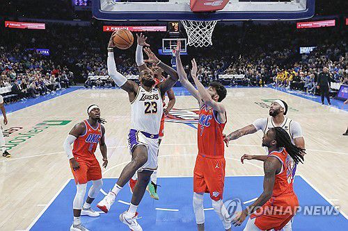 덩크 시도하는 르브론 제임스 [USA투데이=연합뉴스]